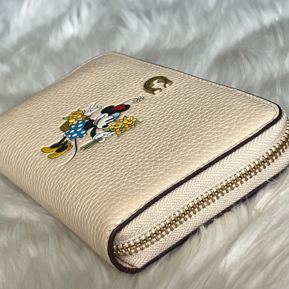 💰SOLD - CH472 - Disney X Coach Accordion Zip Wallet with Minnie Mouse - Picture 4 of 11